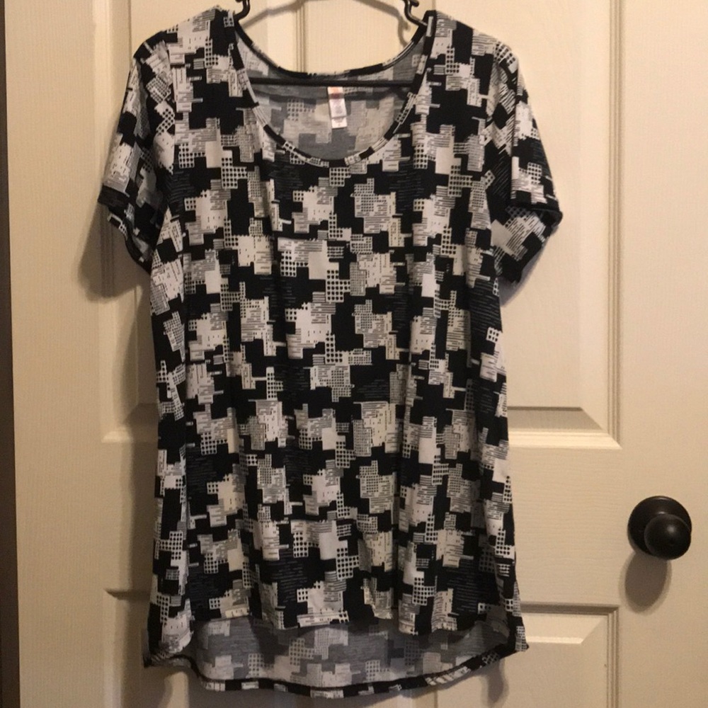 Lularoe Classic Tee - XL